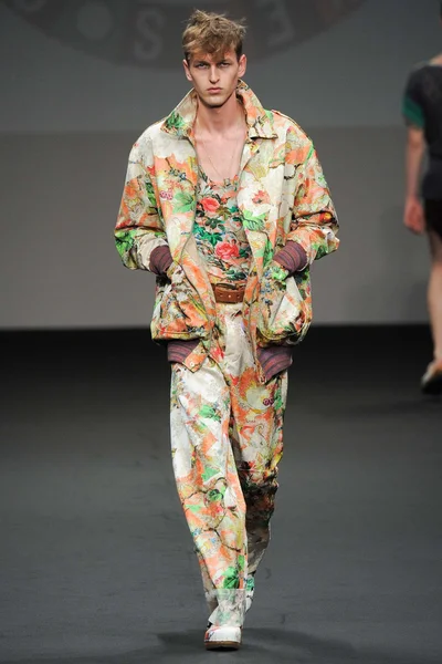 Look 12